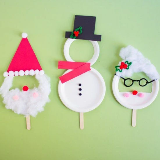 10 Easy Christmas holiday Crafts for Kids 12 Paper Plate Christmas Masks